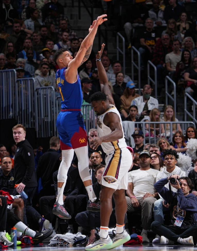 开云体育-爵士险胜掘金，拉文状态火热