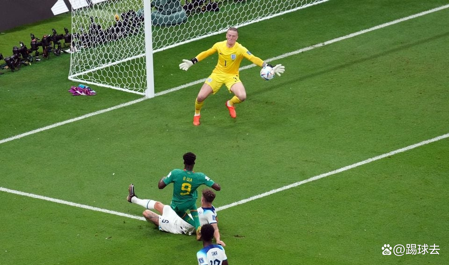 塞内加尔轻取巴西,皮克关键制胜 塞内加尔轻取巴西,皮克关键制胜