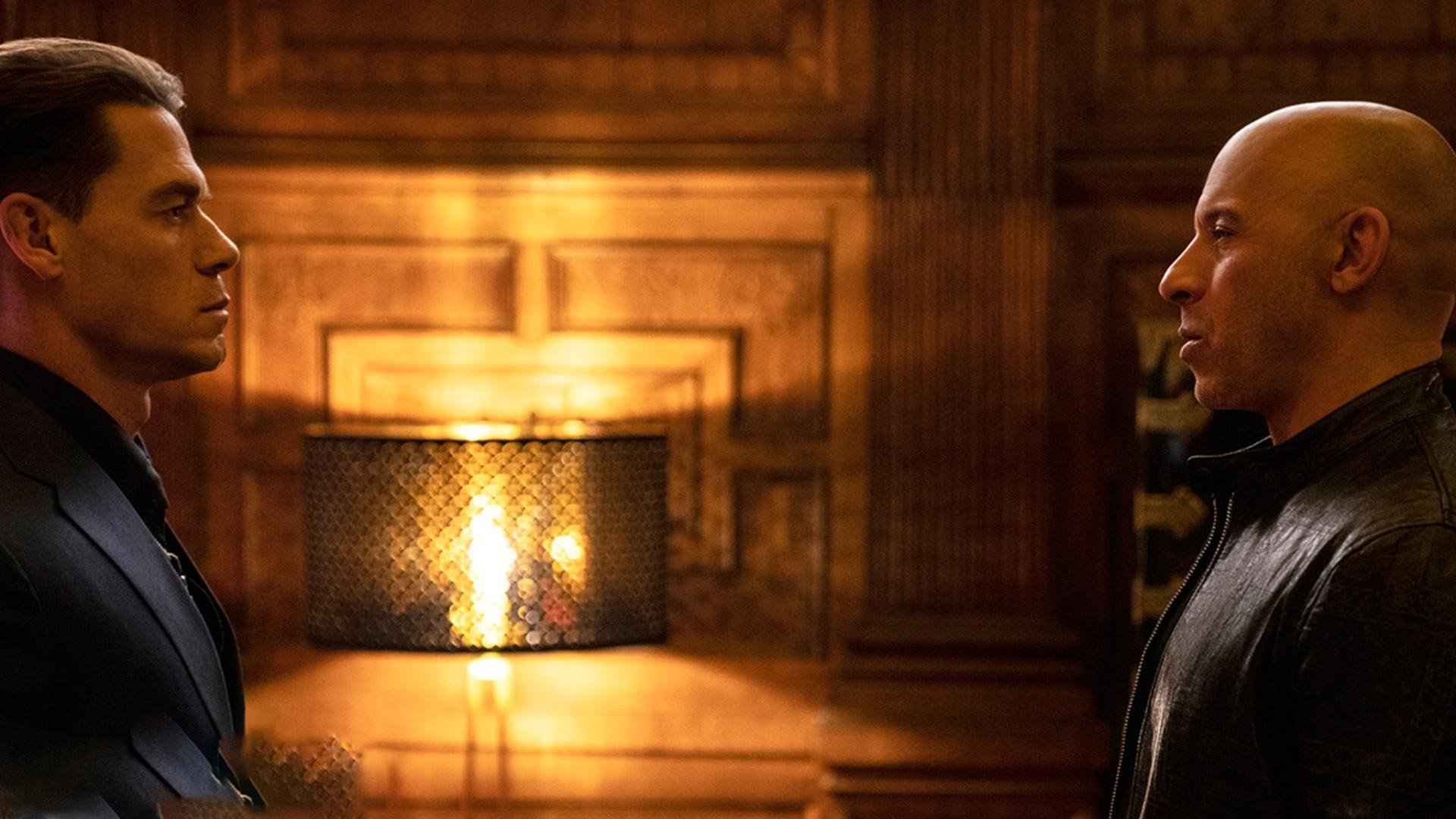 绿茵场上的战术博弈，篮球馆里的力量碾压—双重视角下的体育焦点战