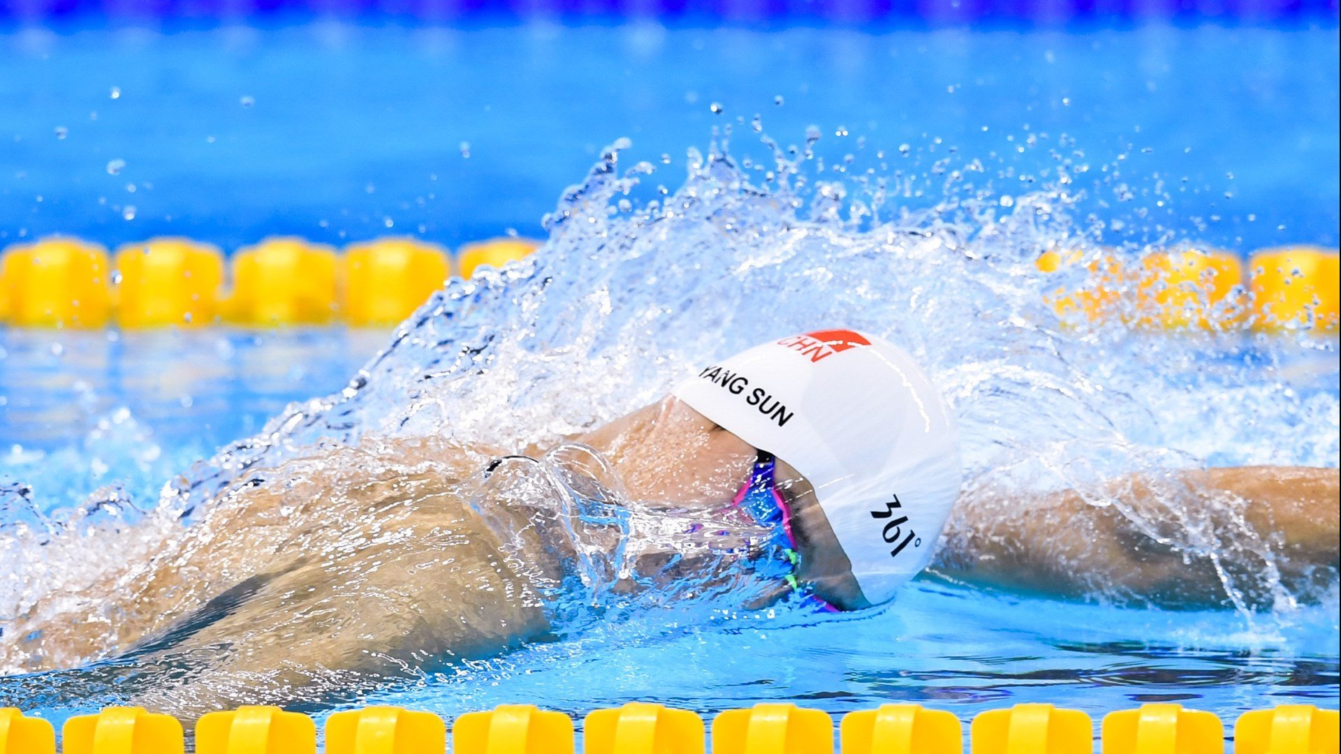 苏格兰终结美国足球梦，范戴克存在感拉满引领历史性胜利